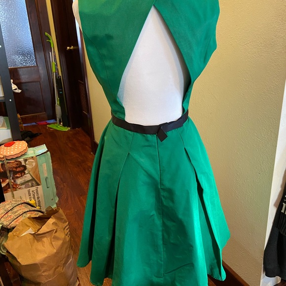 Green cutout dress - Picture 2 of 2